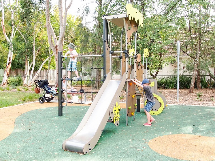 Aire de jeux pour enfants (Meilhac) | Limousin - Nouveaux Horizons